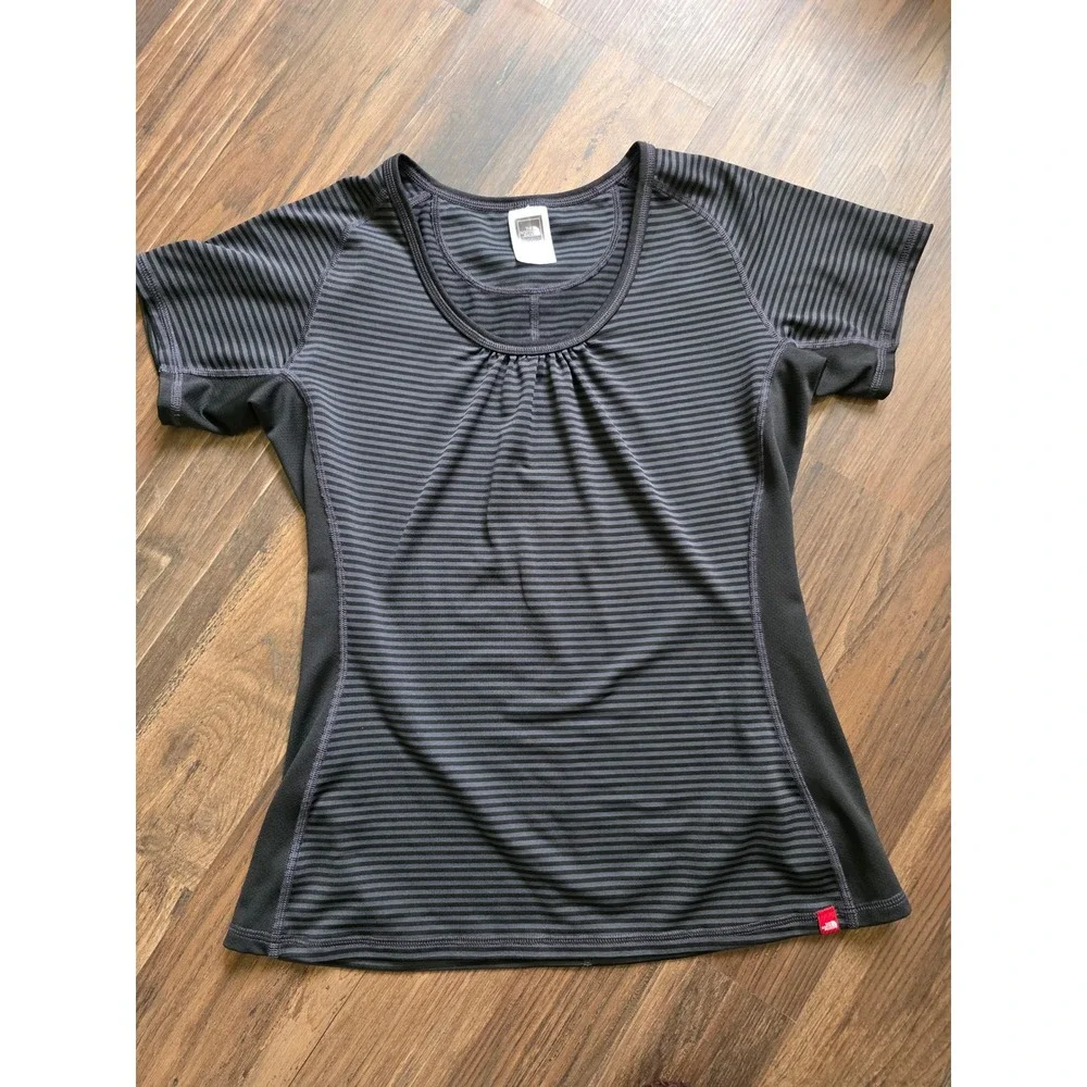 The North Face Womens VaporWick Striped Active Tee Grey Black Sz M Gorpcore gym - Picture 2 of 9